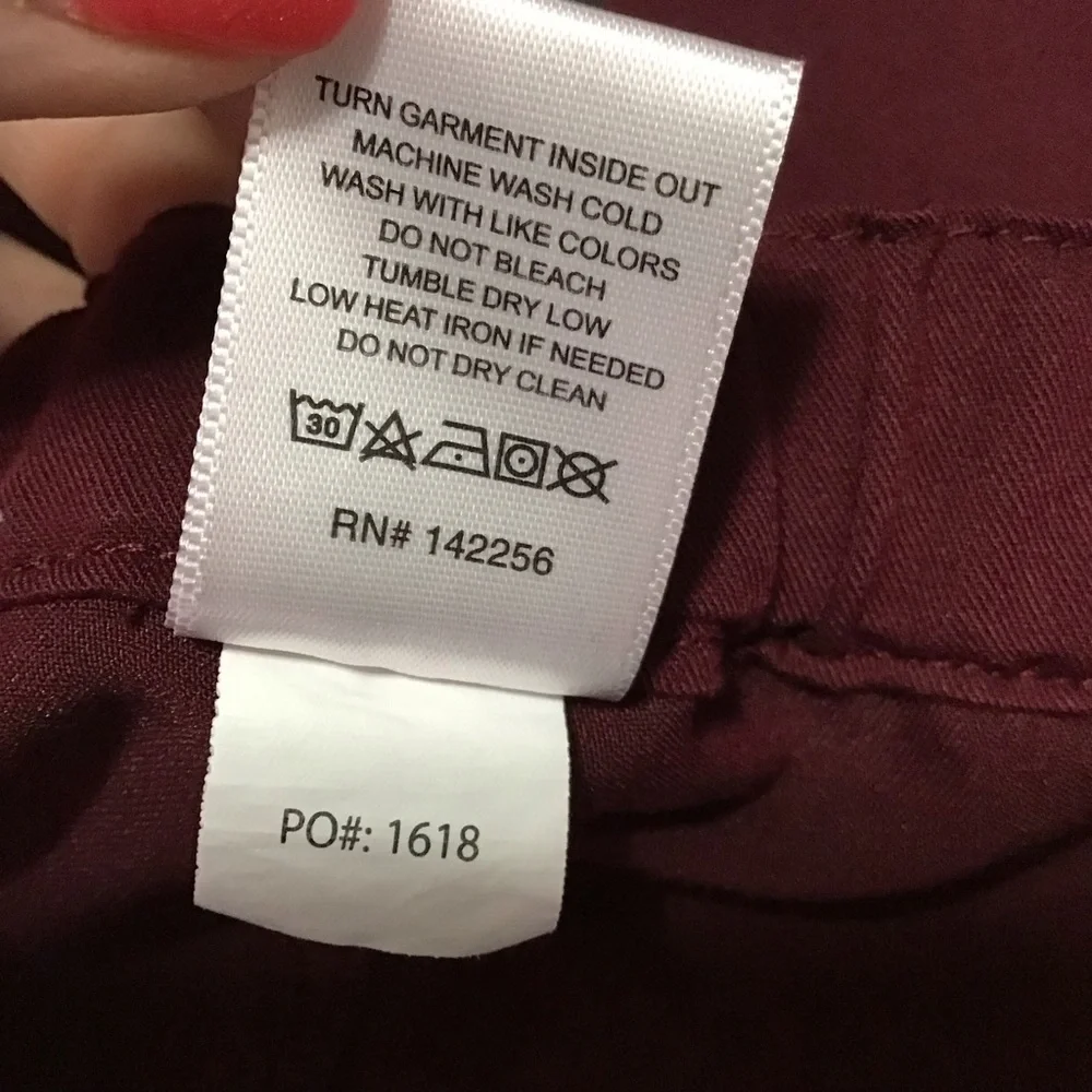 Figs Pisco Basic Scrub Pants in Burgundy Size Medium.